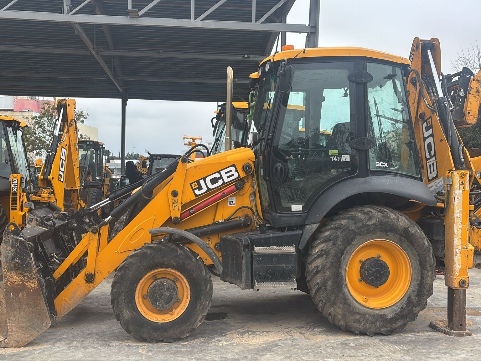 מחפרון JCB 3CX שנת 2020