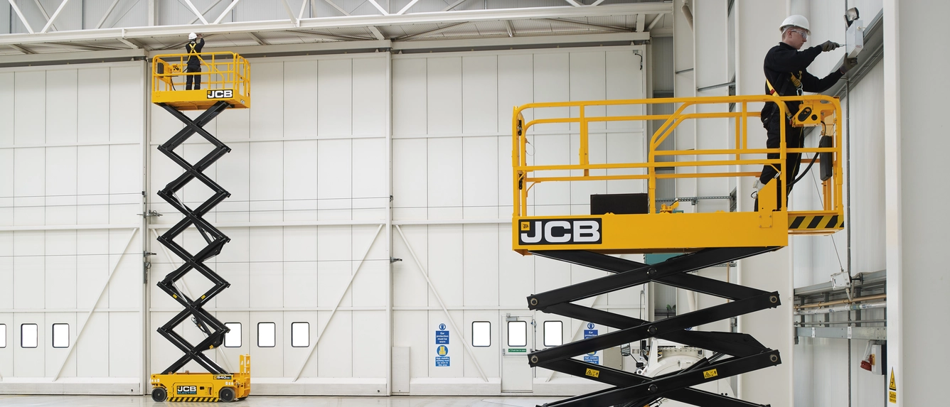 במת הרמה מספריים חשמלית דגם JCB S2632E