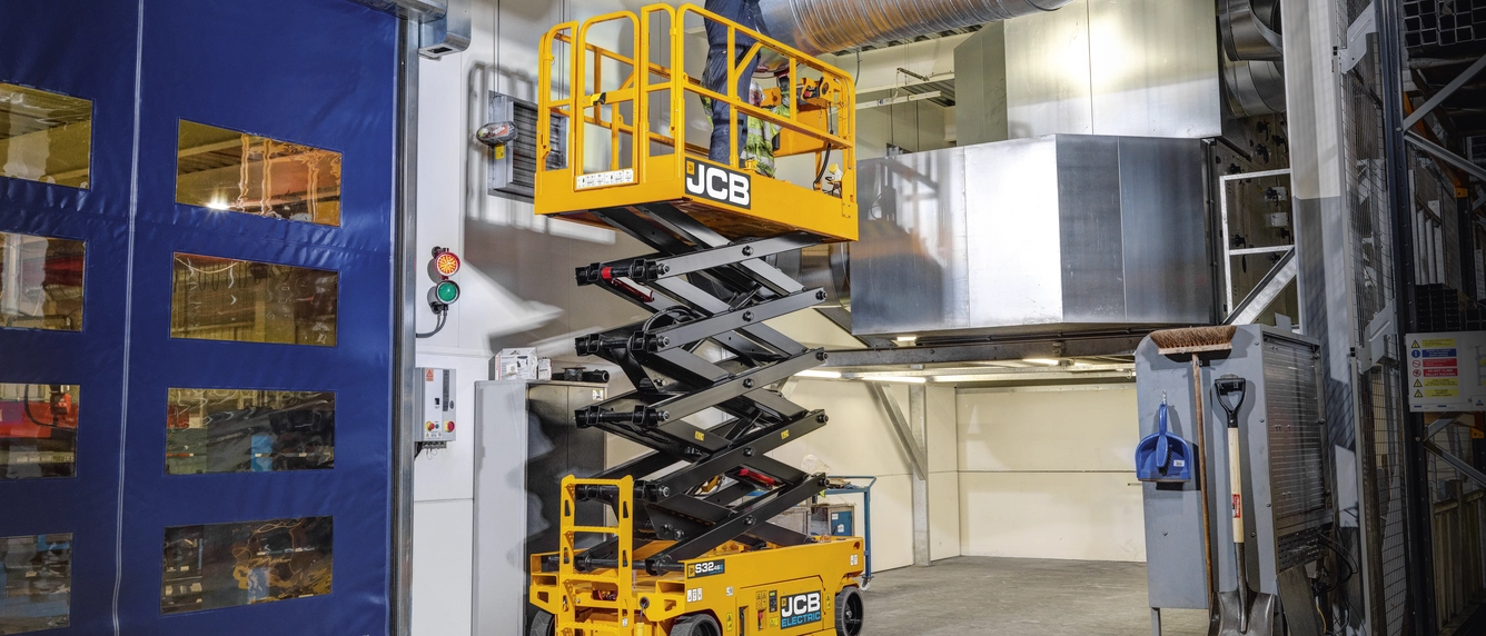 במת הרמה מספריים חשמלית דגם JCB S3246E