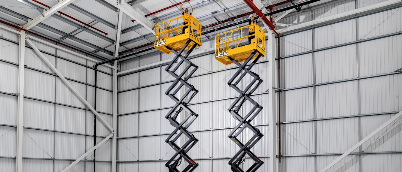 במת הרמה מספריים חשמלית דגם JCB S4046E